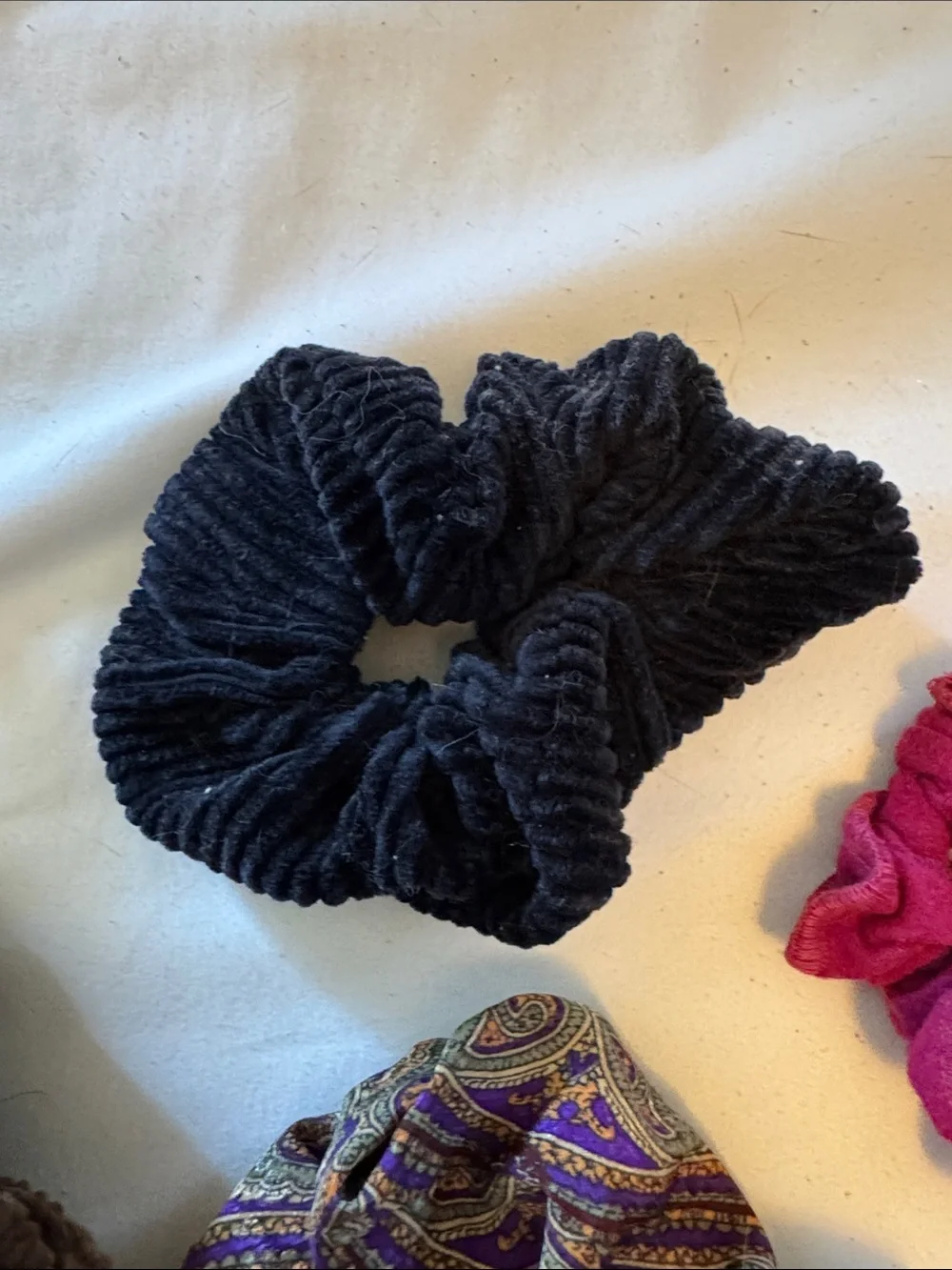 Assorted Women's Scrunchie & Hair Accessory Set - Mixed Colors